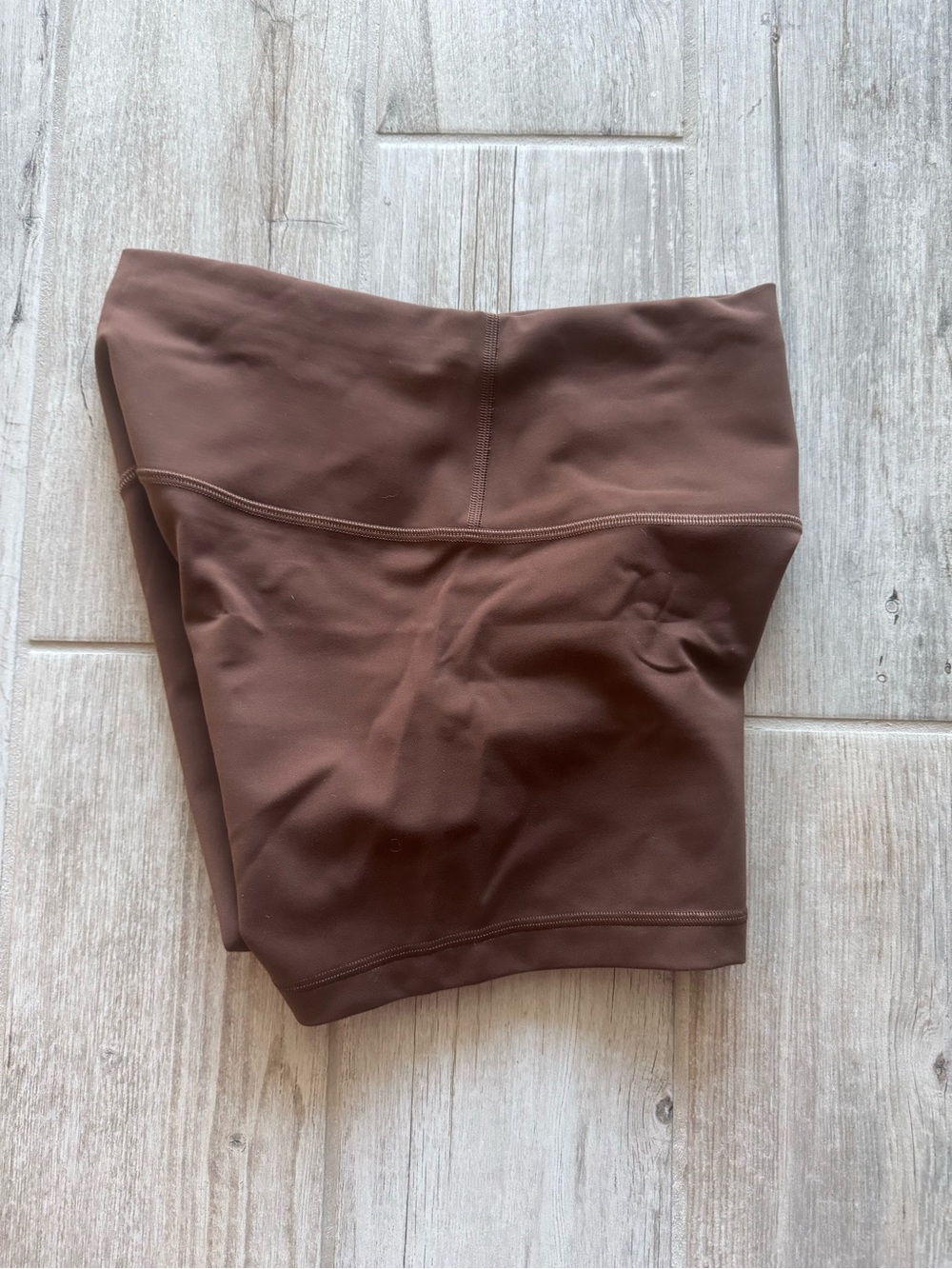 Lululemon Wunder Train High-Rise Short 4"
In Java Size 8 NWOT - Picture 11 of 13